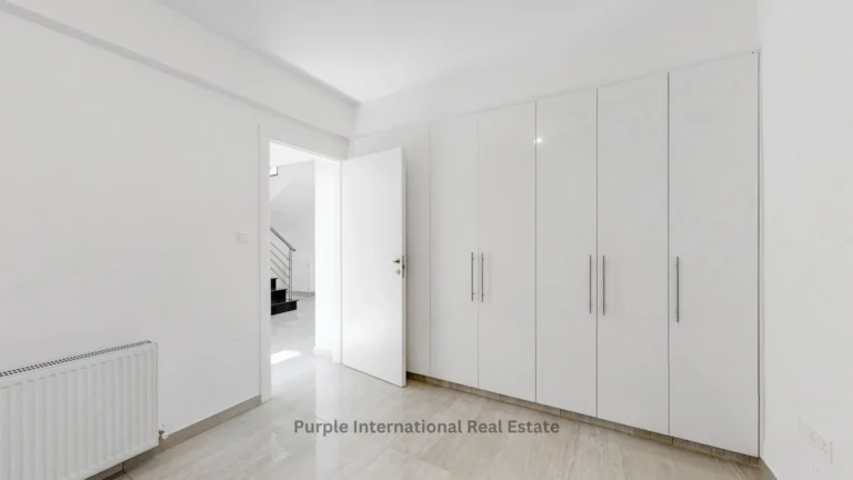 5 Bedroom House for Sale in Kissonerga, Paphos District