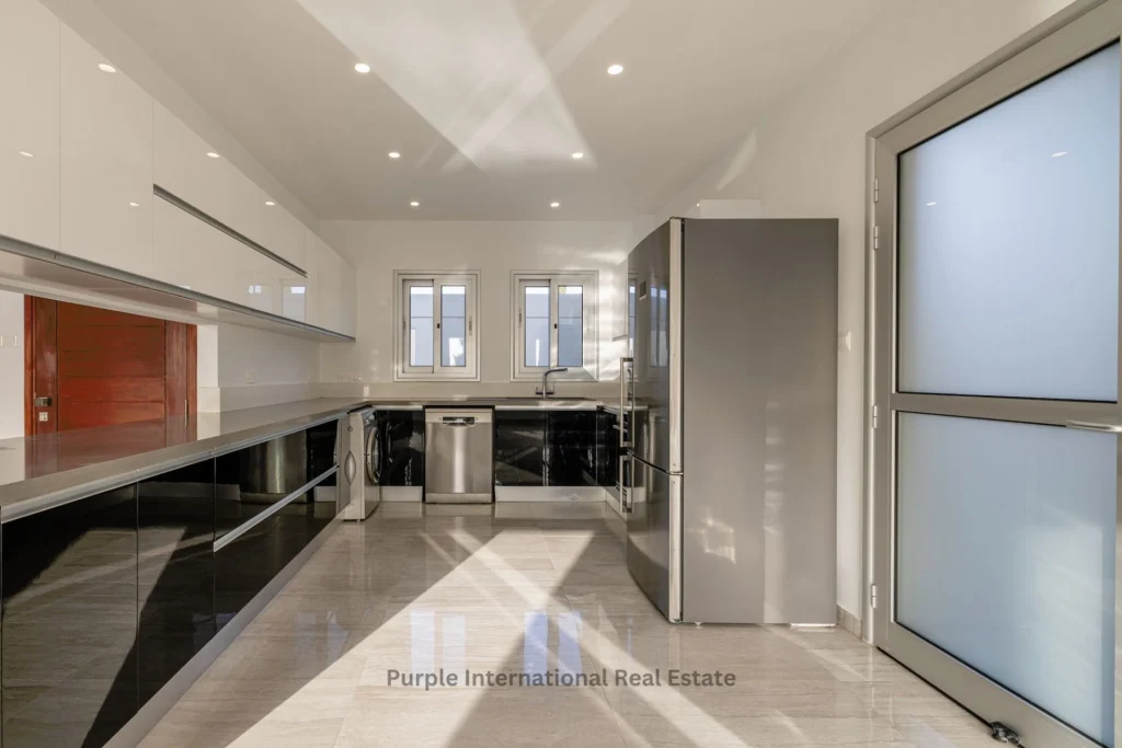 5 Bedroom House for Sale in Kissonerga, Paphos District