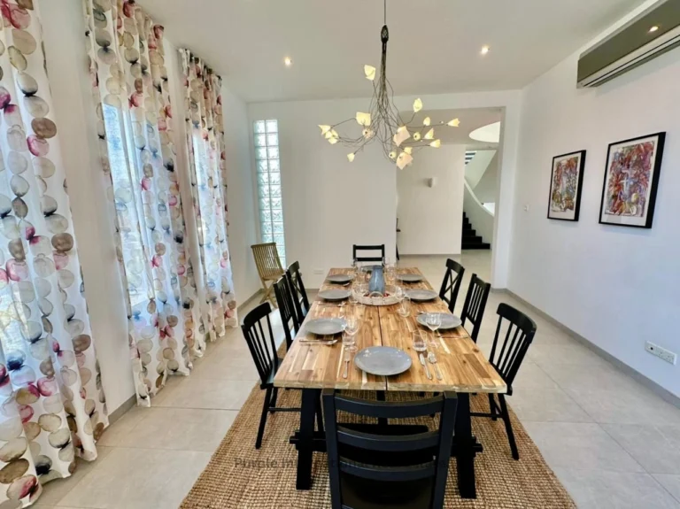 5 Bedroom House for Sale in Aradippou, Larnaca District