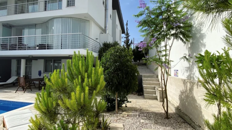 5 Bedroom House for Sale in Aradippou, Larnaca District