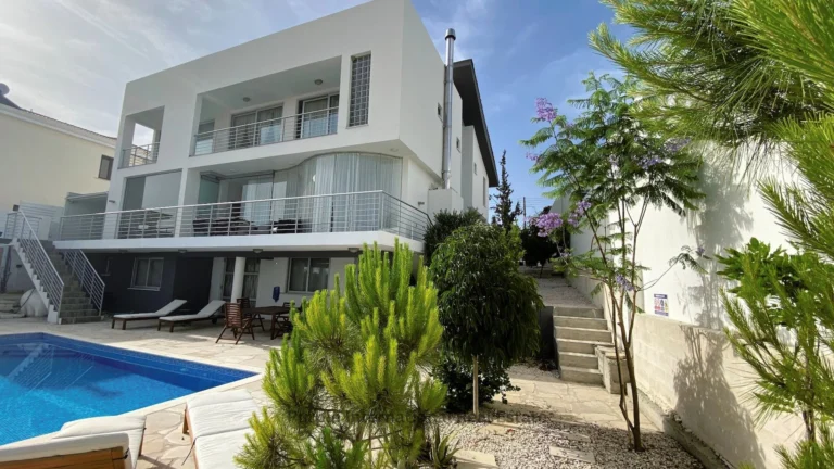 5 Bedroom House for Sale in Aradippou, Larnaca District