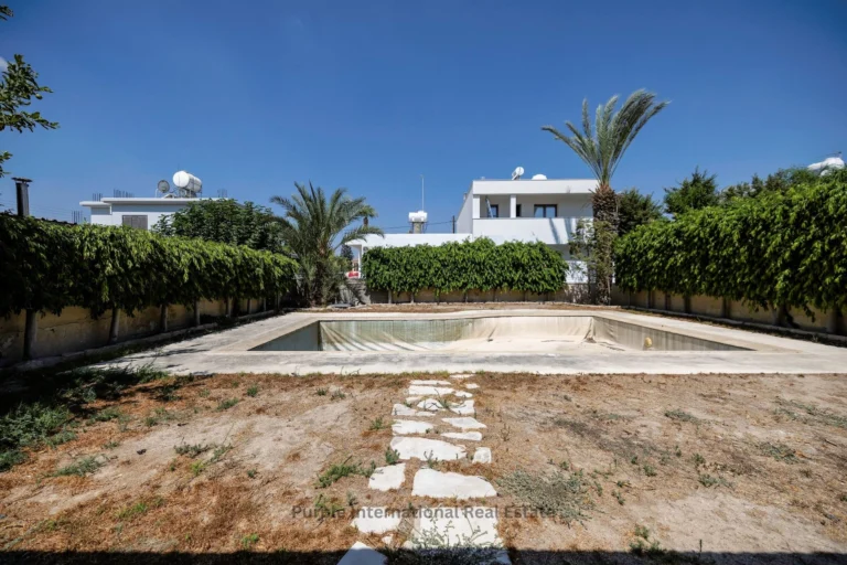 4 Bedroom House for Sale in Aradippou, Larnaca District