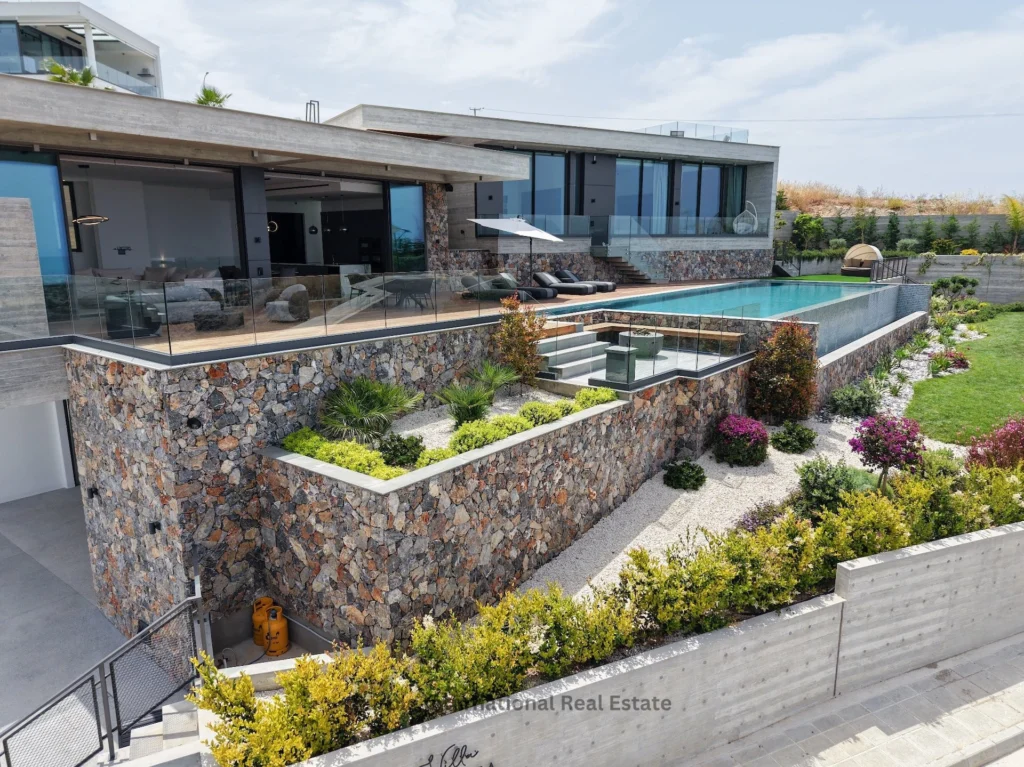 5 Bedroom House for Sale in Armou, Paphos District
