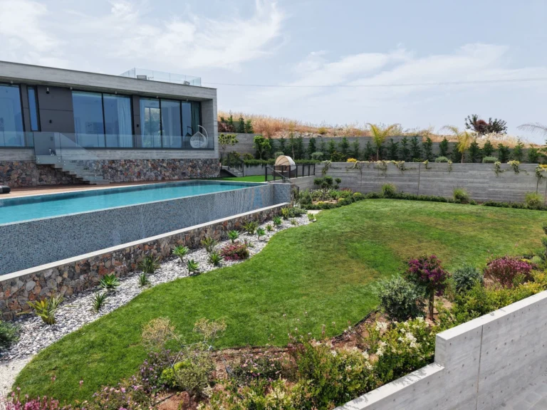5 Bedroom House for Sale in Armou, Paphos District