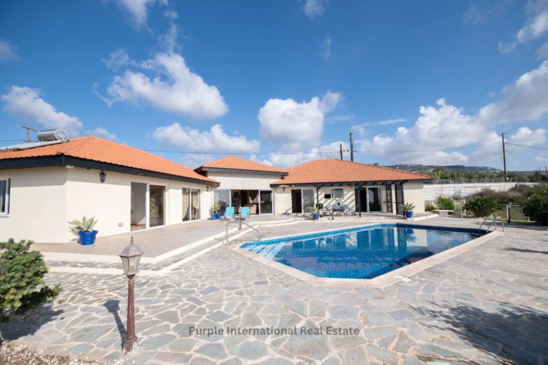 4 Bedroom House for Sale in Sea Caves, Paphos District