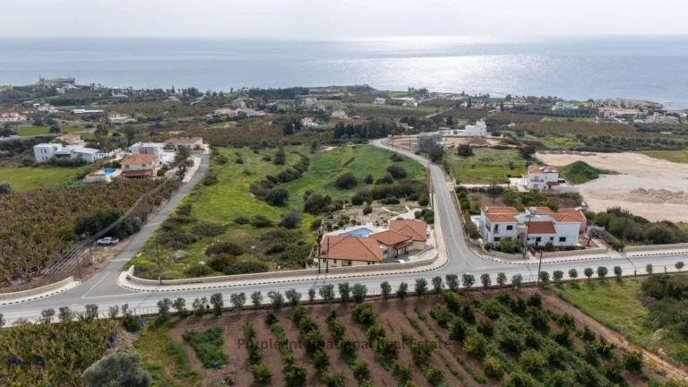 4 Bedroom House for Sale in Sea Caves, Paphos District
