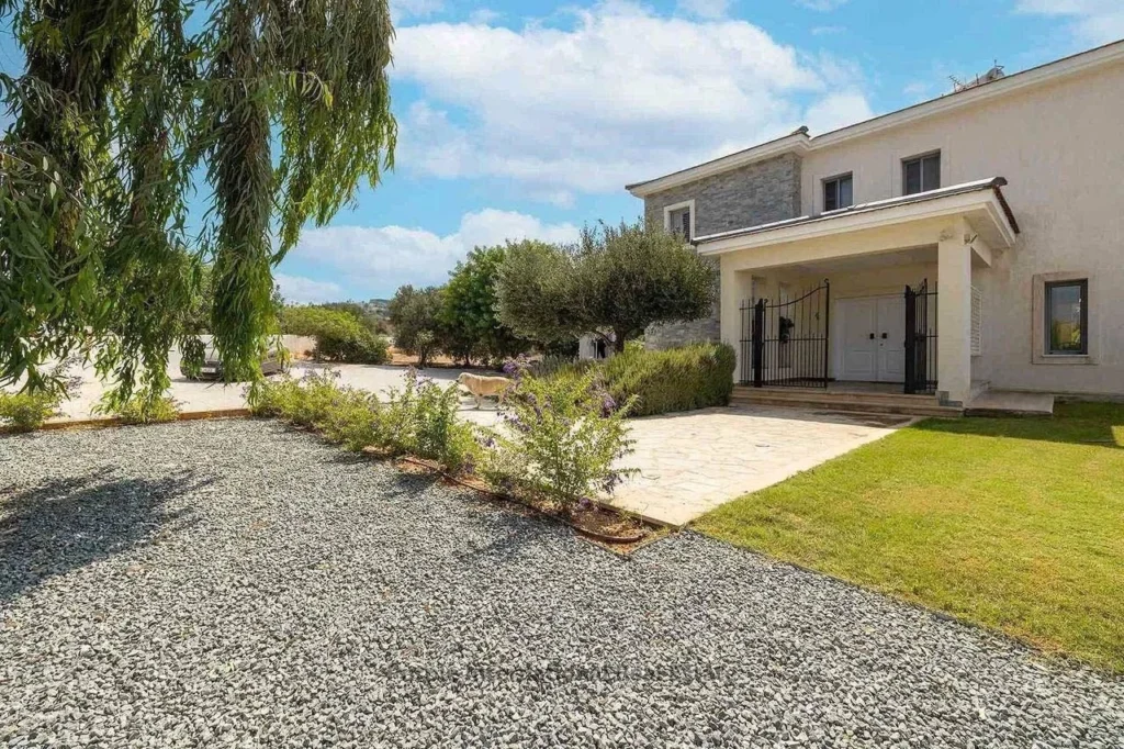 420m² House for Sale in Konia, Paphos District