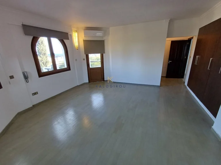 5 Bedroom House for Sale in Oroklini, Larnaca District