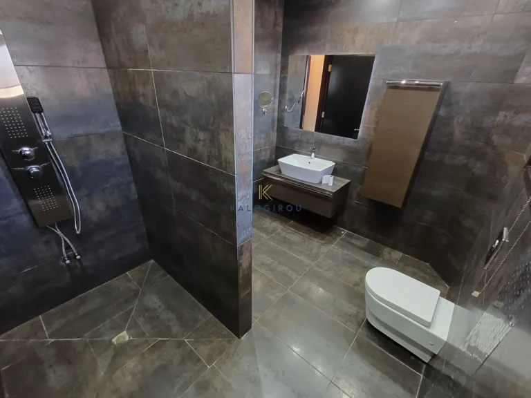 5 Bedroom House for Sale in Oroklini, Larnaca District