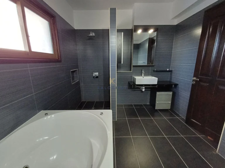 5 Bedroom House for Sale in Oroklini, Larnaca District