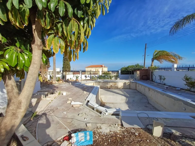 5 Bedroom House for Sale in Oroklini, Larnaca District