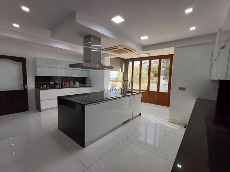 5 Bedroom House for Sale in Oroklini, Larnaca District