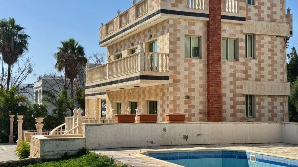 6+ Bedroom House for Sale in Chlorakas, Paphos District
