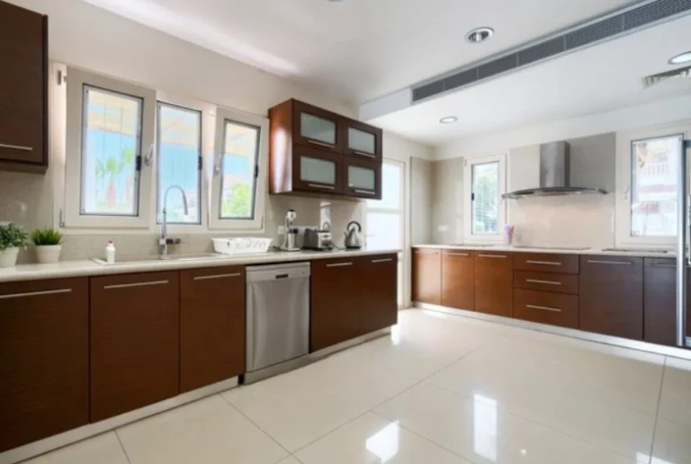 6+ Bedroom House for Sale in Paphos – Universal