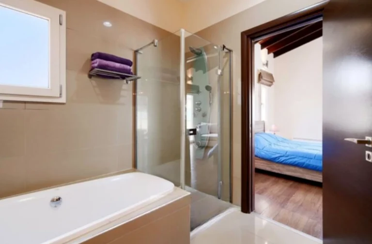 6+ Bedroom House for Sale in Paphos – Universal