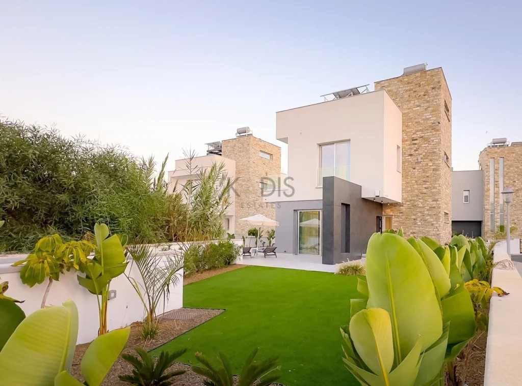 4 Bedroom House for Sale in Famagusta – Agia Napa