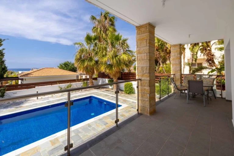 5 Bedroom House for Sale in Kissonerga, Paphos District