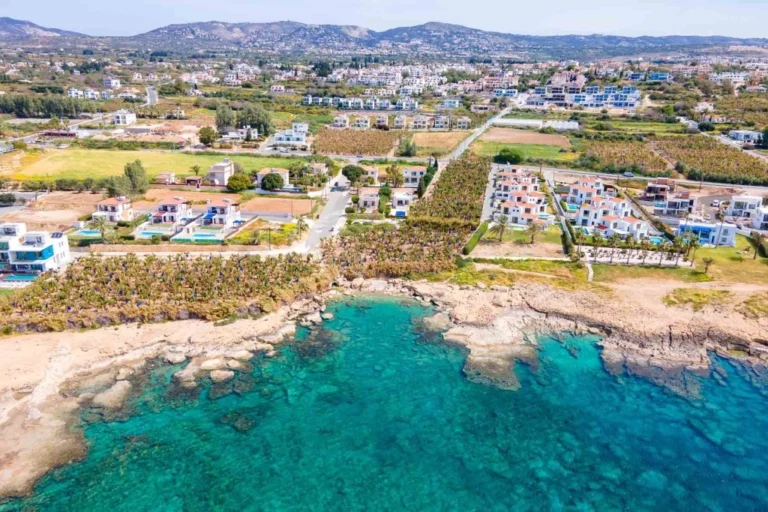 5 Bedroom House for Sale in Kissonerga, Paphos District