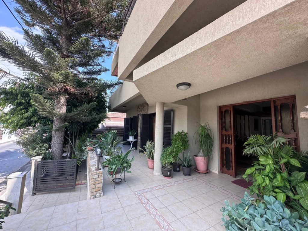 6+ Bedroom House for Sale in Limassol – Kapsalos