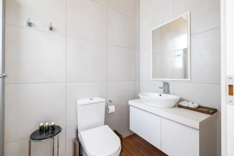 4 Bedroom Apartment for Sale in Agios Tychonas, Limassol District