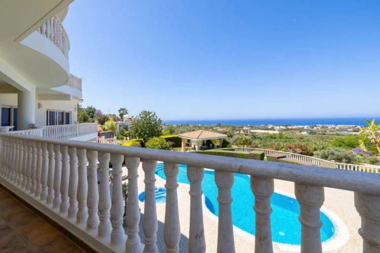 5 Bedroom House for Sale in Sea Caves