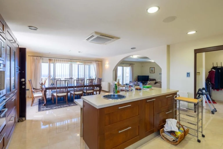 5 Bedroom House for Sale in Sea Caves