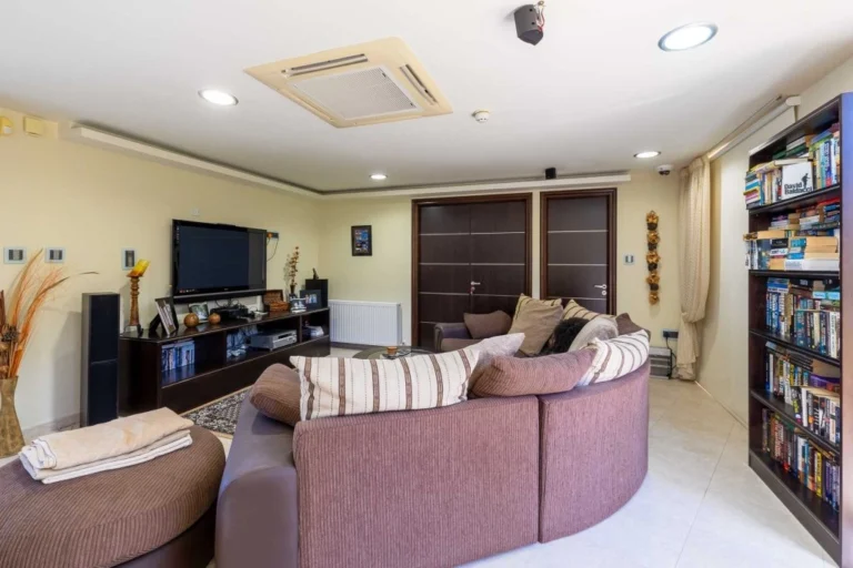 5 Bedroom House for Sale in Sea Caves