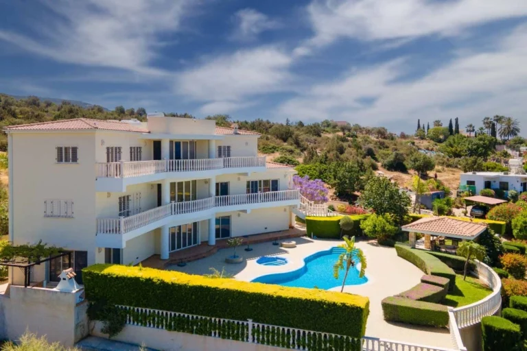 5 Bedroom House for Sale in Sea Caves