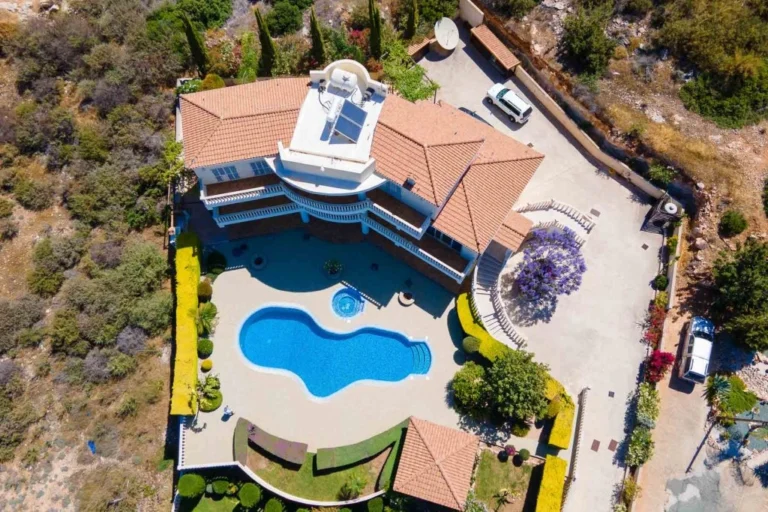 5 Bedroom House for Sale in Sea Caves