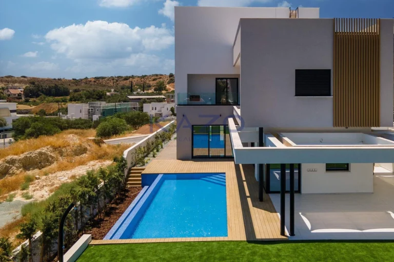 5 Bedroom House for Sale in Agios Tychonas, Limassol District