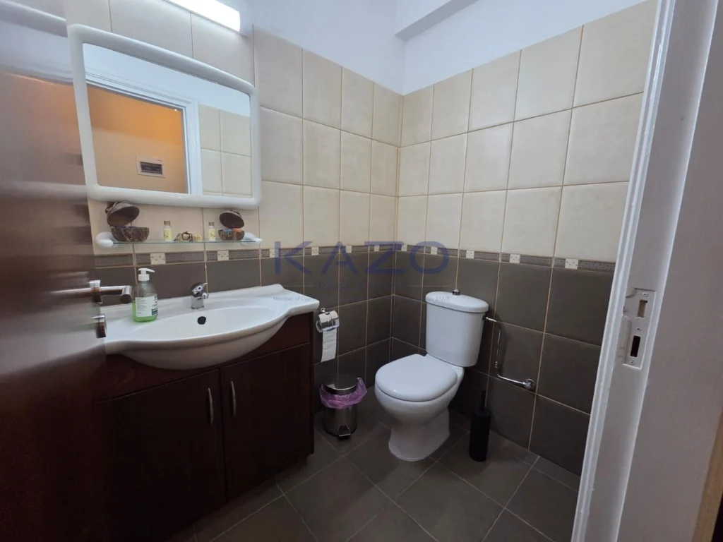 100m² Office for Rent in Limassol District