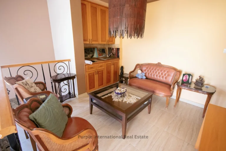 5 Bedroom House for Sale in Pervolia Larnacas