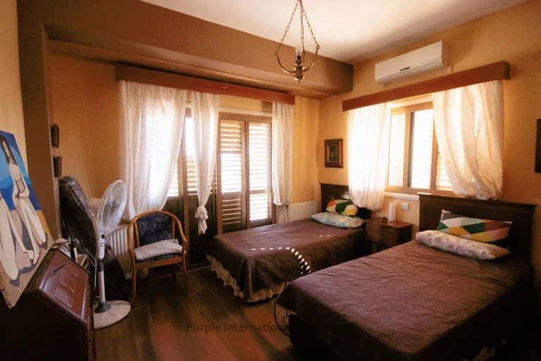 5 Bedroom House for Sale in Pervolia Larnacas
