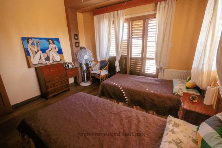 5 Bedroom House for Sale in Pervolia Larnacas