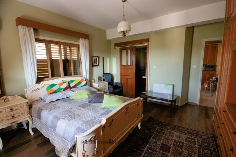 5 Bedroom House for Sale in Pervolia Larnacas