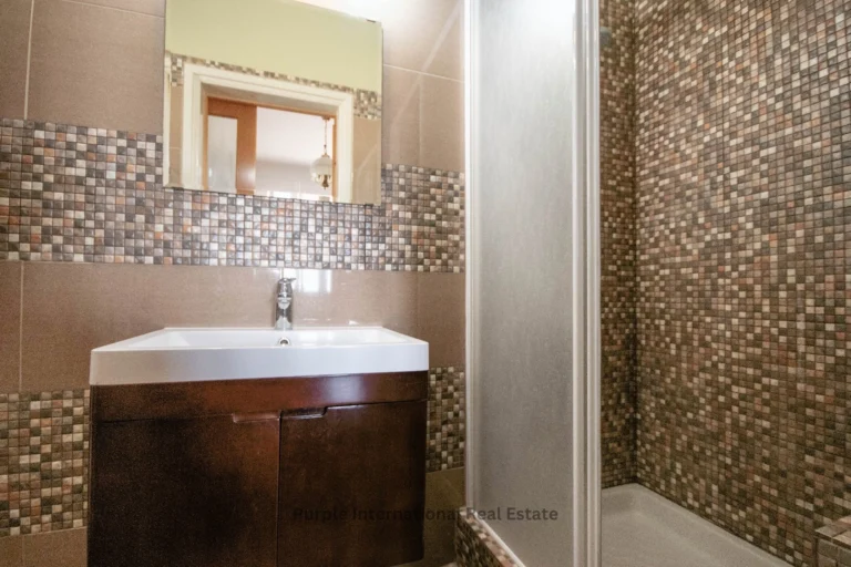 5 Bedroom House for Sale in Pervolia Larnacas