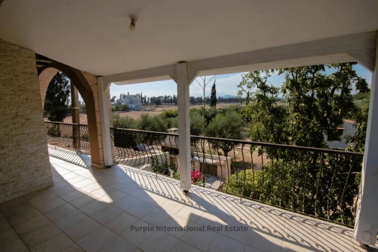 5 Bedroom House for Sale in Pervolia Larnacas
