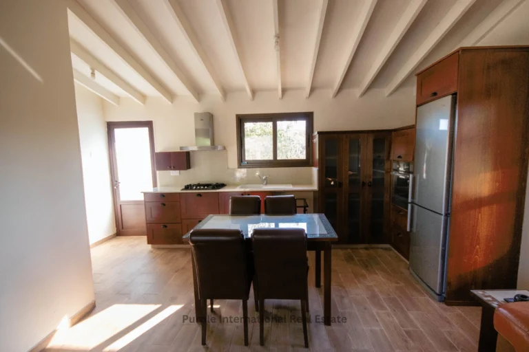5 Bedroom House for Sale in Pervolia Larnacas