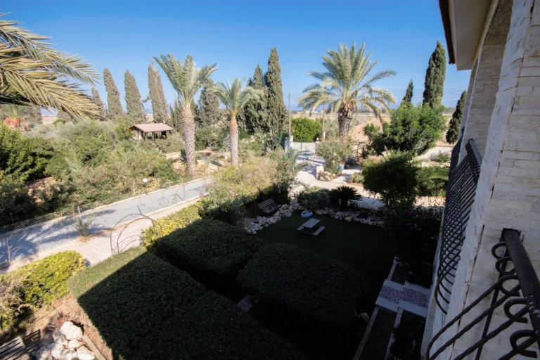 5 Bedroom House for Sale in Pervolia Larnacas