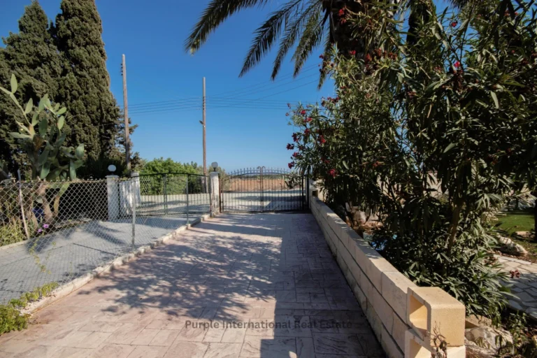 5 Bedroom House for Sale in Pervolia Larnacas
