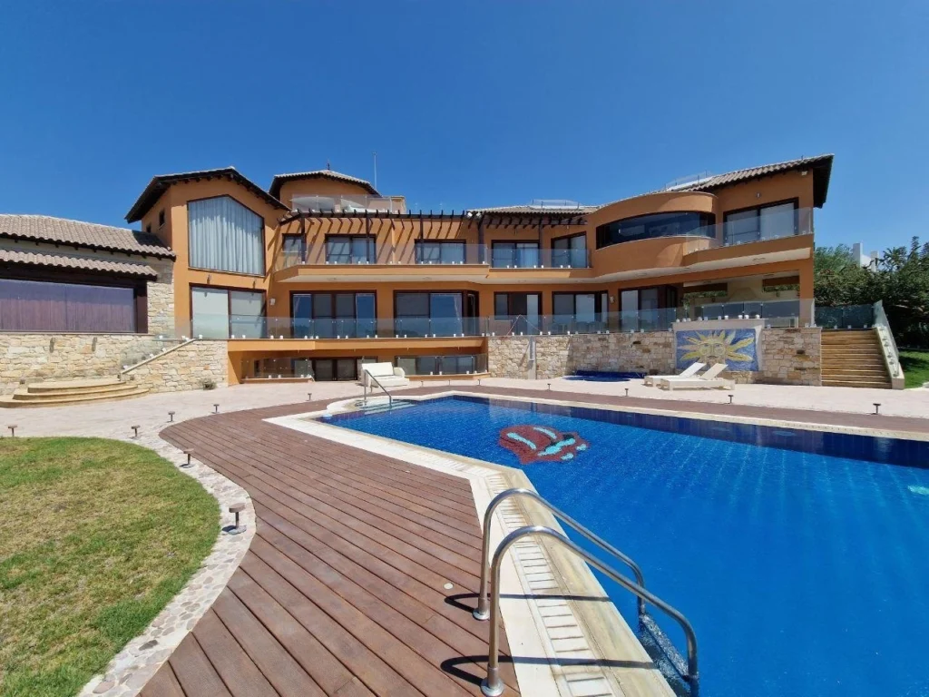 6+ Bedroom House for Sale in Agios Tychonas, Limassol District