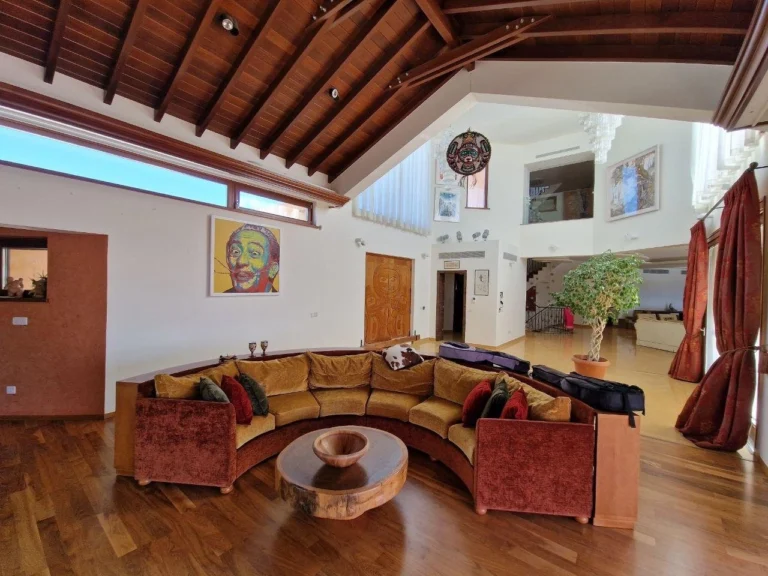 6+ Bedroom House for Sale in Agios Tychonas, Limassol District