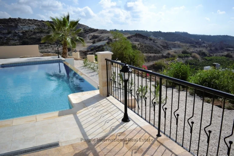 3 Bedroom House for Sale in Peyia, Paphos District
