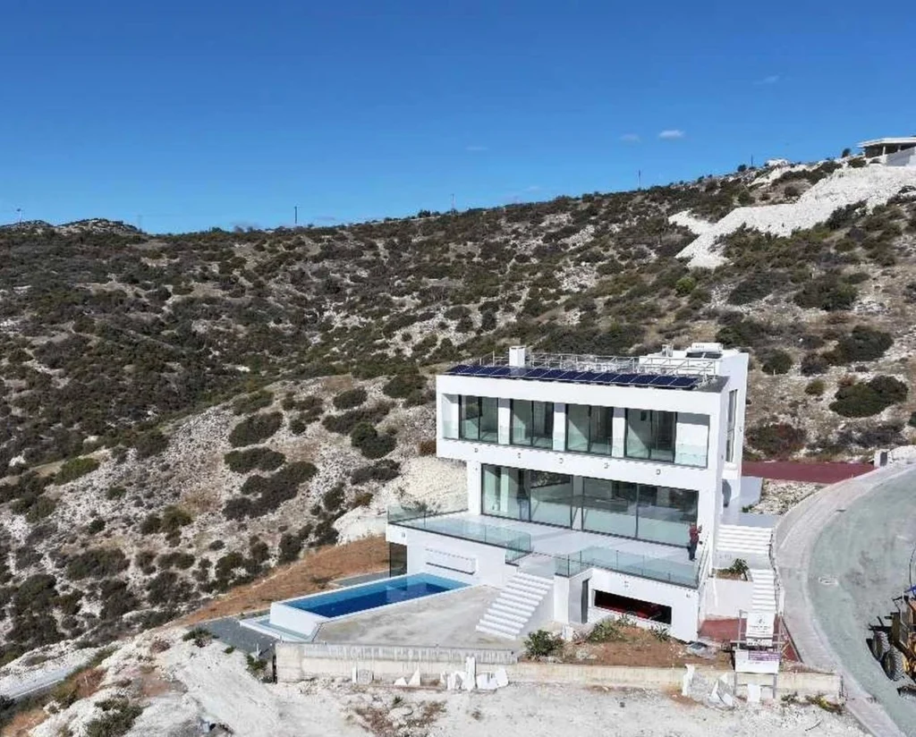 6+ Bedroom House for Sale in Agios Tychonas, Limassol District