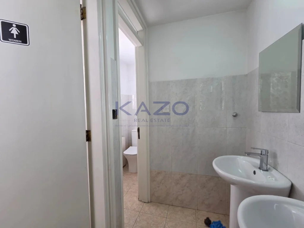 200m² Office for Rent in Limassol District