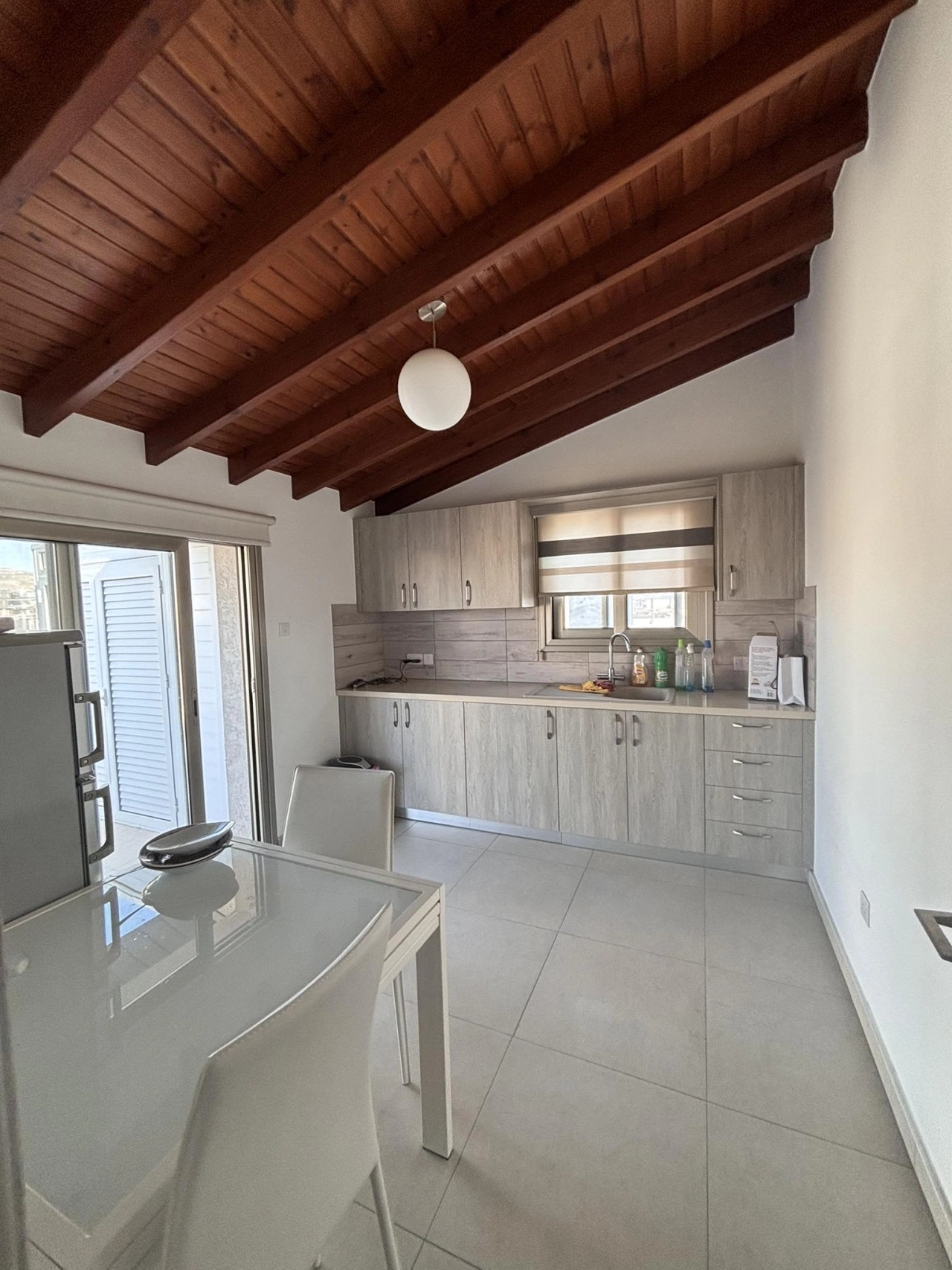 4 Bedroom Apartment for Sale in Limassol – Mesa Geitonia
