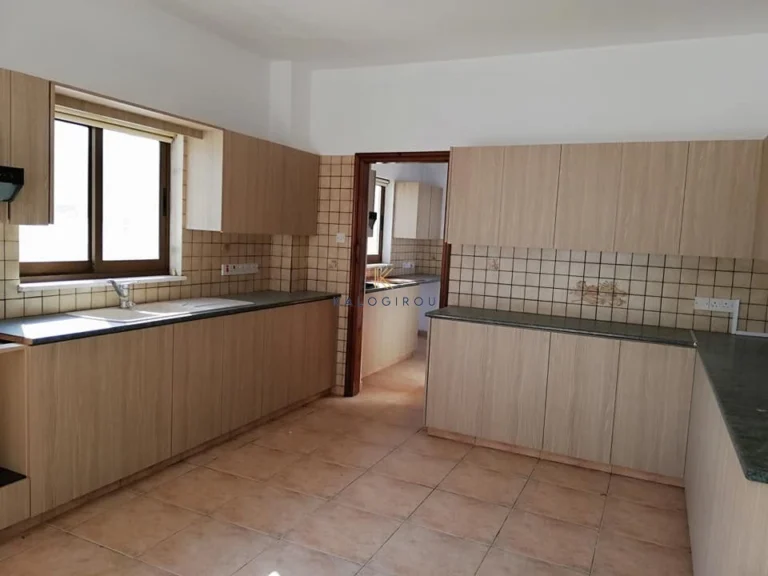 4 Bedroom House for Sale in Livadia Larnakas, Larnaca District