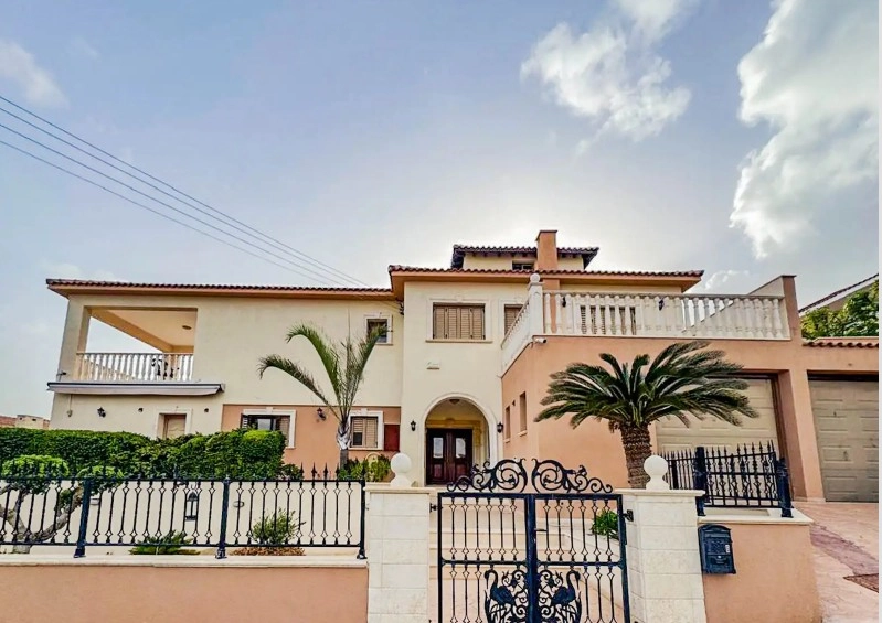 4 Bedroom House for Sale in Limassol – Agios Athanasios