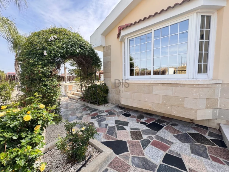 5 Bedroom House for Sale in Engomi, Nicosia District