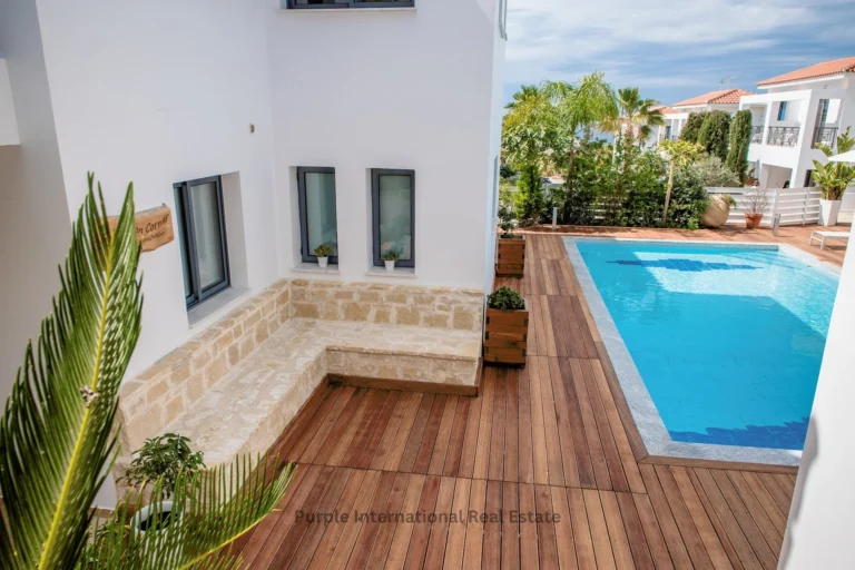 1381m² Building for Sale in Kissonerga, Paphos District